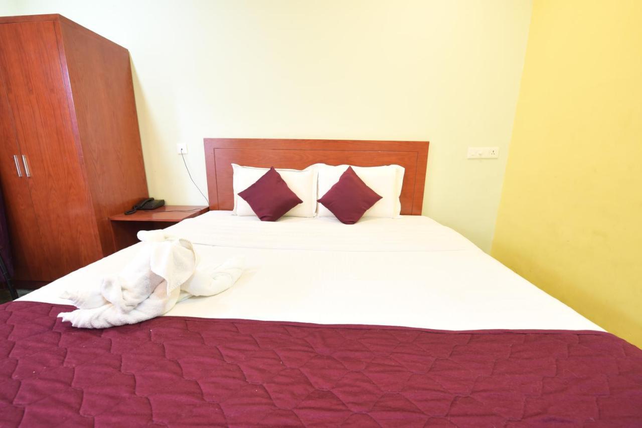 King Park Hotel Pondicherry Exterior foto